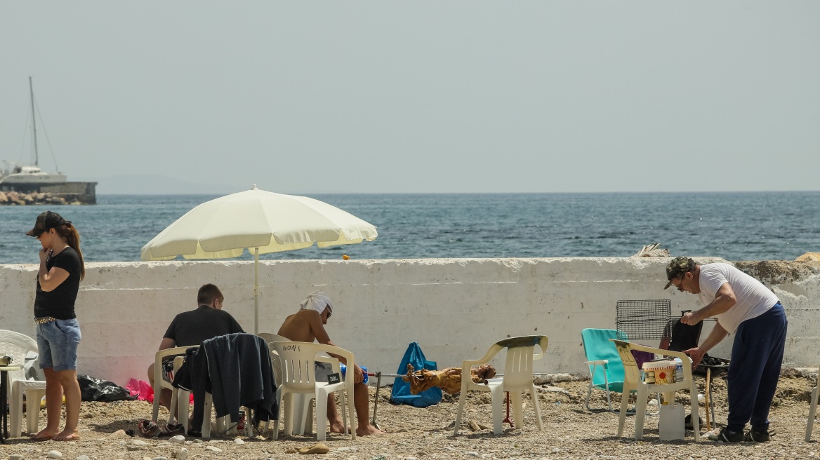 Καιρός: Σκόνη και άνοδος της θερμοκρασίας σήμερα - Πάσχα με σούβλισμα στις... παραλίες 