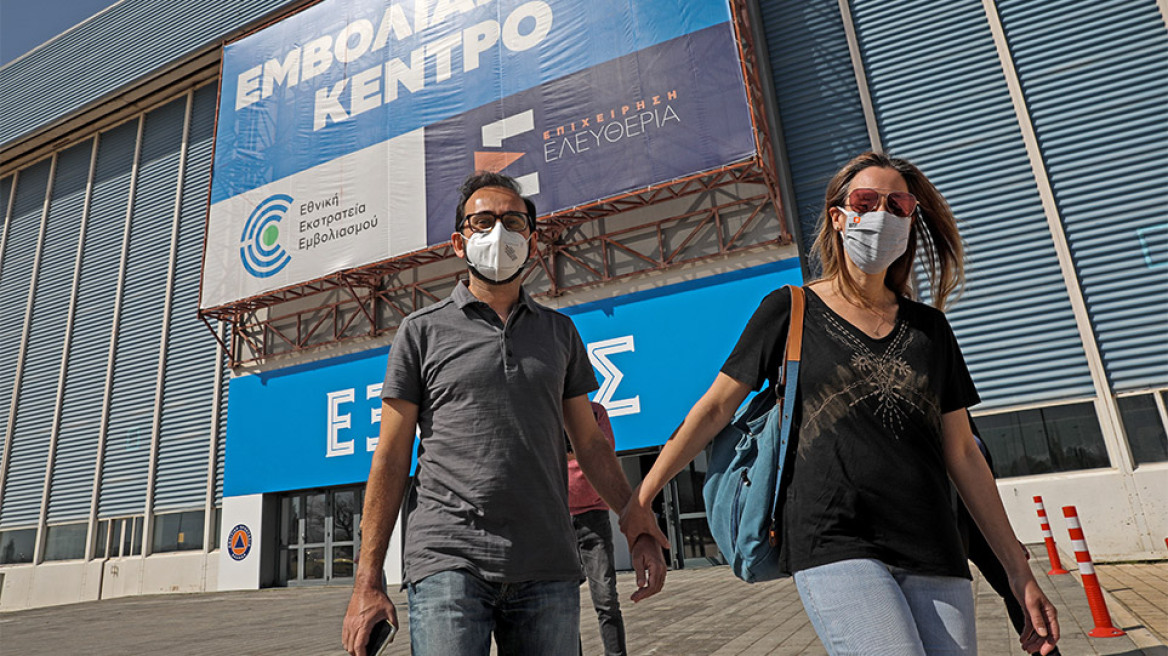 Εμβόλια για τον κορωνοϊό: Άνοιξε η πλατφόρμα εμβολιασμού των 45-49 – Αγώνας δρόμου για το τείχος ανοσίας