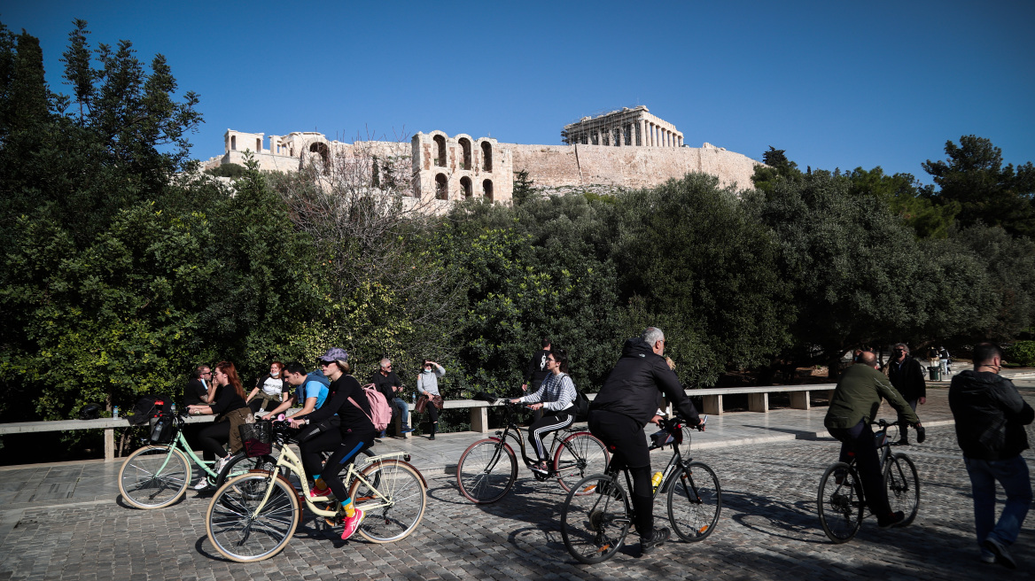 Καιρός: Ρεκόρ ζέστης την Κυριακή του Πάσχα - Έως 13,5 βαθμούς πάνω από το κανονικό οι θερμοκρασίες