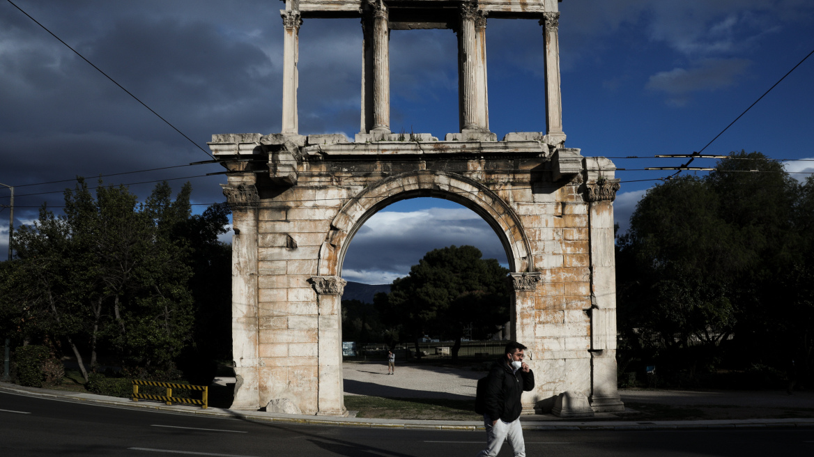 Καιρός: Βροχές, σκόνη και πτώση της θερμοκρασίας