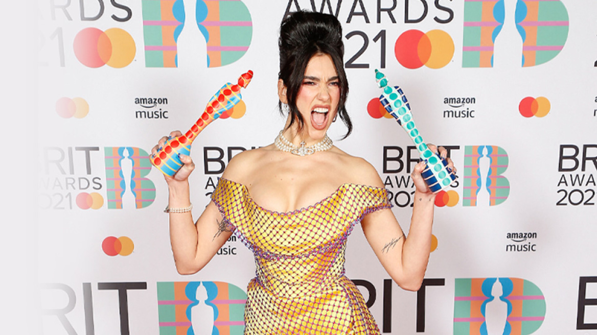 BRIT Awards 2021: Taylor Swift, Dua Lipa, The Weeknd έφυγαν με βραβεία από την τελετή