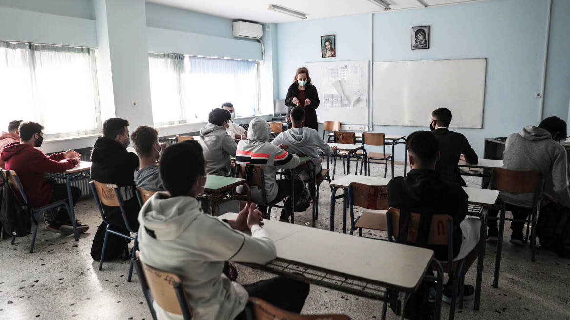 Υπουργείο Παιδείας: Ένα self test στα σχολεία από τη Δευτέρα - Εξετάσεις με self test στα Πανεπιστήμια 