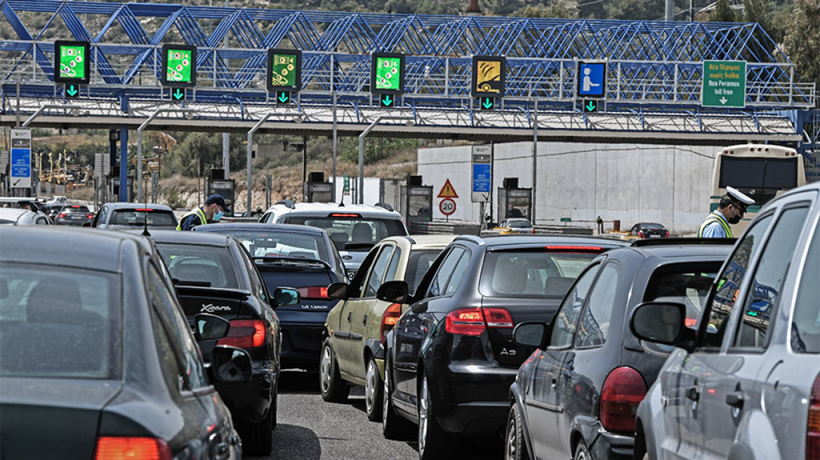 Μετακινήσεις: Ξεκίνησε η έξοδος από τις πόλεις - Κίνηση σε λιμάνια και διόδια