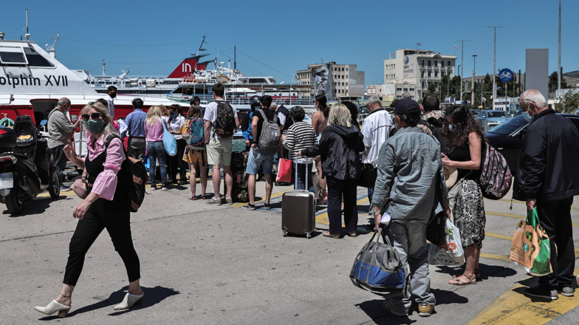 «Άνοιξαν» οι διαπεριφερειακές μετακινήσεις - Όπου φύγει… φύγει για νησιά και εξοχικά οι Έλληνες