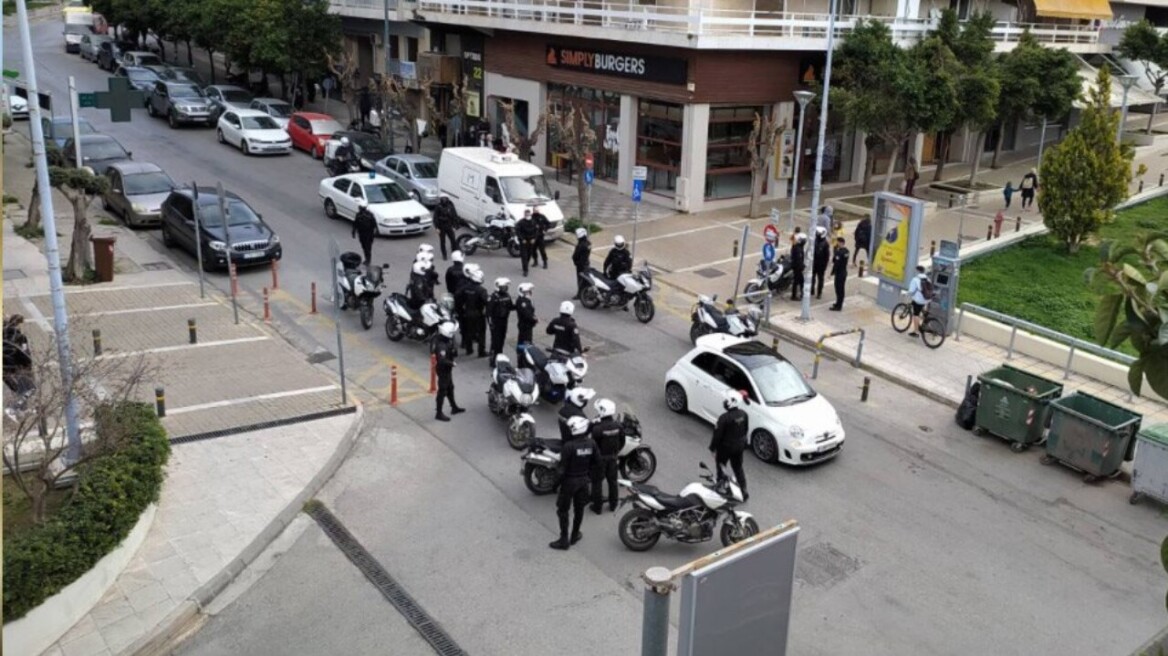 Νέα Σμύρνη: Πέντε συλλήψεις για το μαχαίρωμα στην πλατεία