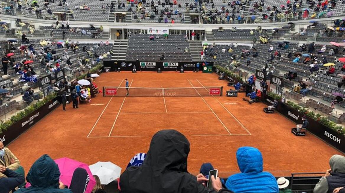 Italian Open: Διακοπή λόγω βροχής στον αγώνα του Τσιτσιπά με τον Τζόκοβιτς