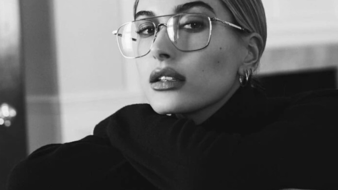 Η Hailey Bieber σου δίνει πέντε ιδέες για να πιάσεις τα μαλλιά σου ψηλά