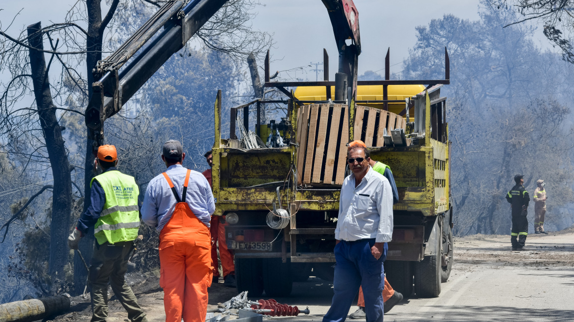 Φωτιά στο Σχίνο - Δήμαρχος Μεγαρέων: «Ετοιμαζόμαστε για μια δύσκολη νύχτα» 