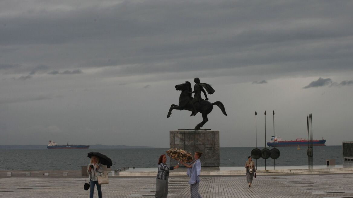 Καιρός: Κακοκαιρία εξπρές με καταιγίδες, πτώση της θερμοκρασίας και ισχυρούς ανέμους - Νέοι χάρτες, βίντεο