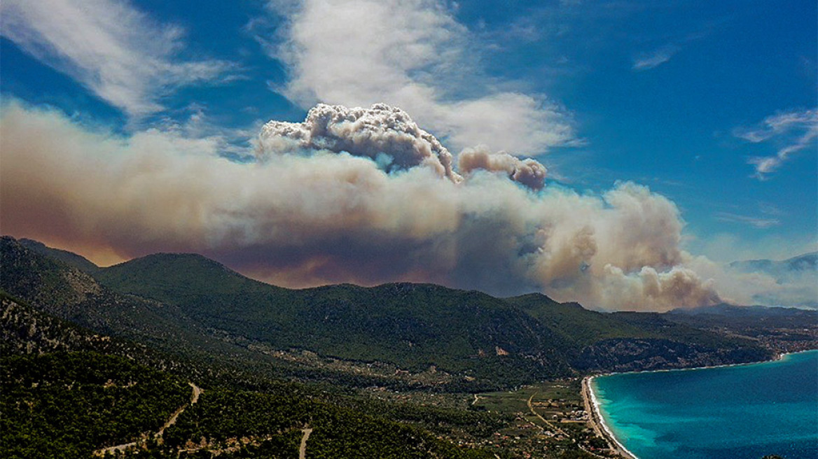 Φωτιά σε Κορινθία και Δυτική Αττική: Καίει σε διάσπαρτα μέτωπα - «Μάχη» για δεύτερο 24ωρο 