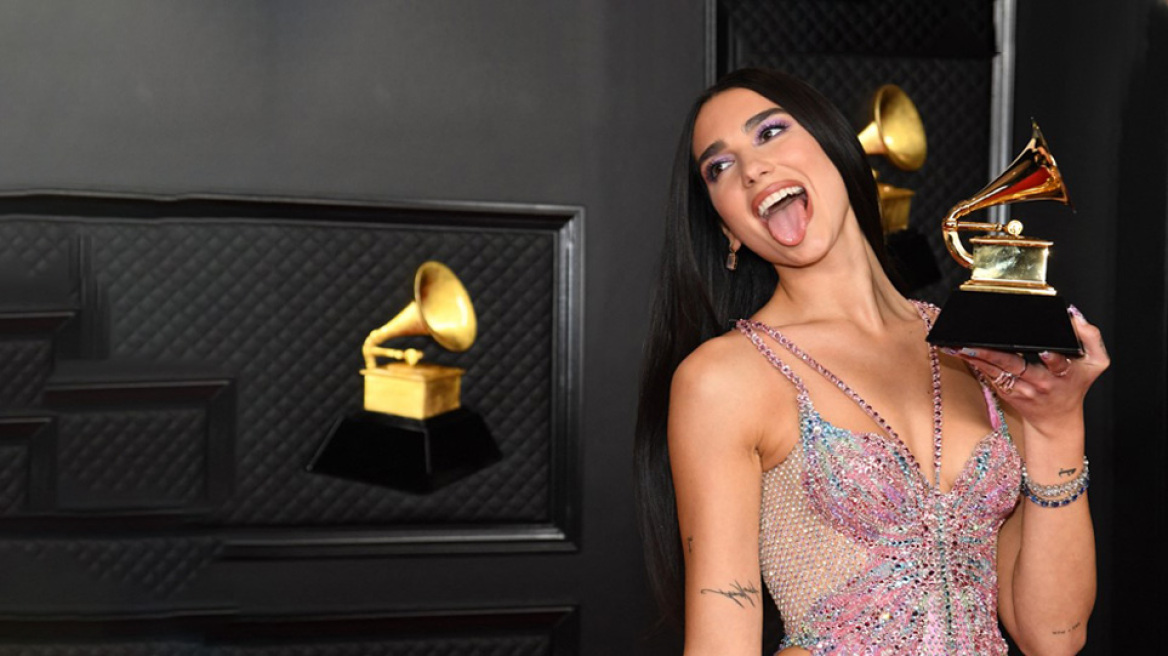 Dua Lipa: Οργή της ποπ σταρ για ολοσέλιδη διαφήμιση στους NY Times που την κατηγορεί για αντισημιτισμό