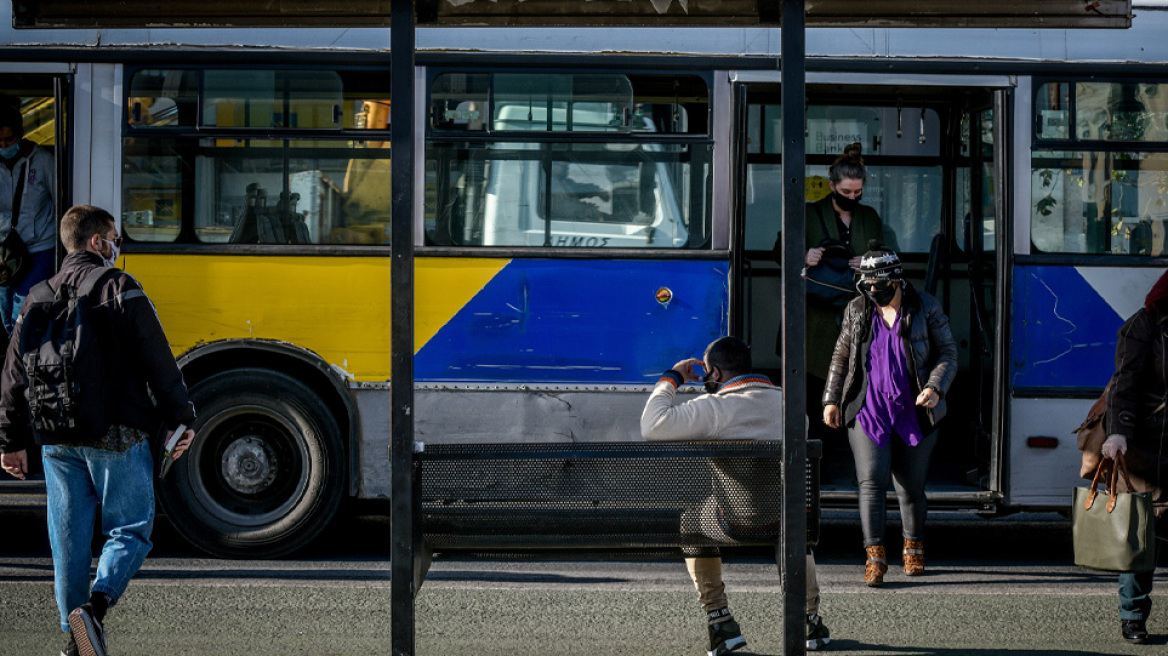 Ομόνοια: Άνδρας «κόλλησε» πάνω σε κοπέλα σε λεωφορείο και αυνανίστηκε 