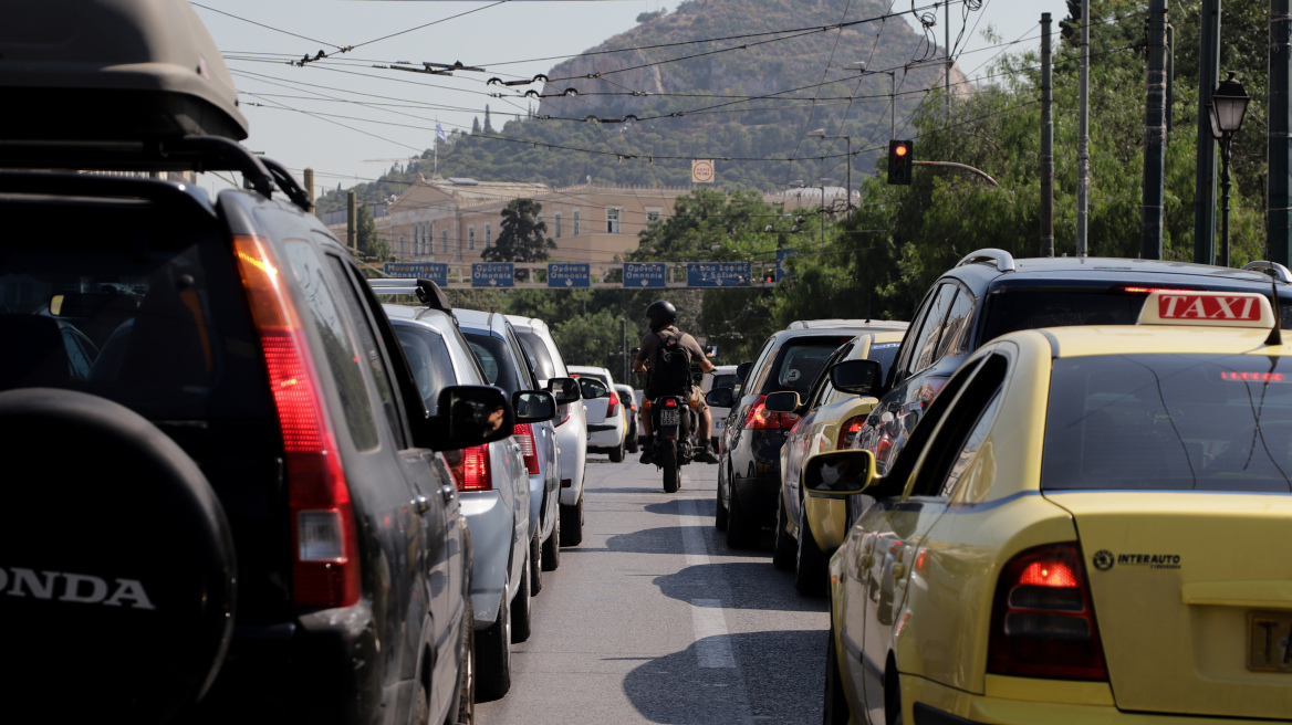 Κίνηση στους δρόμους: Μποτιλιάρισμα παντού - Ουρά χιλιομέτρων επί της Κηφισίας - Live εικόνα