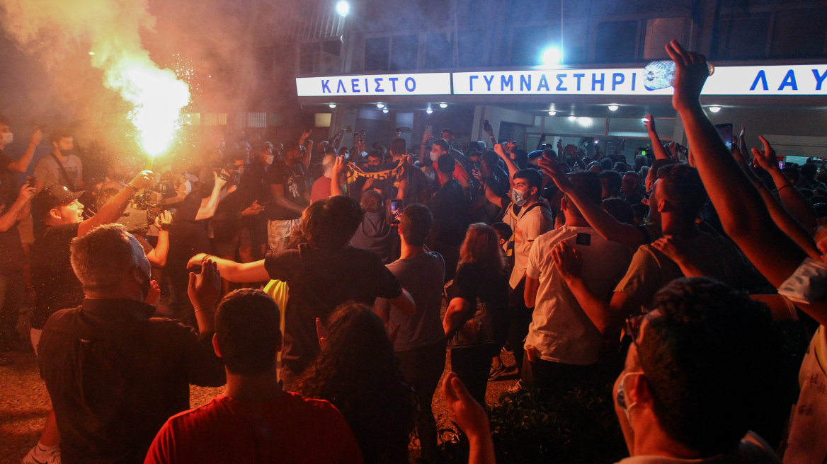 Υπέροχες εικόνες: Pasillo από φιλάθλους του Λαυρίου στους παίκτες του Προμηθέα!