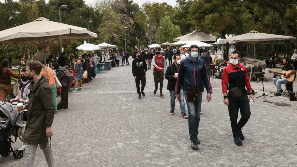 Κορωνοϊός - ΕΚΠΑ: Σύγχυση από τις οδηγίες των CDC για τη μη χρήση μάσκας - Τι ισχύει