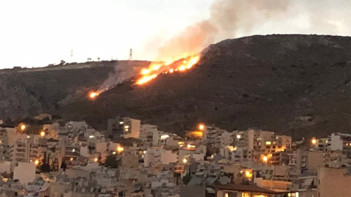 Φωτιά στο Σχιστό - Δεν απειλούνται σπίτια