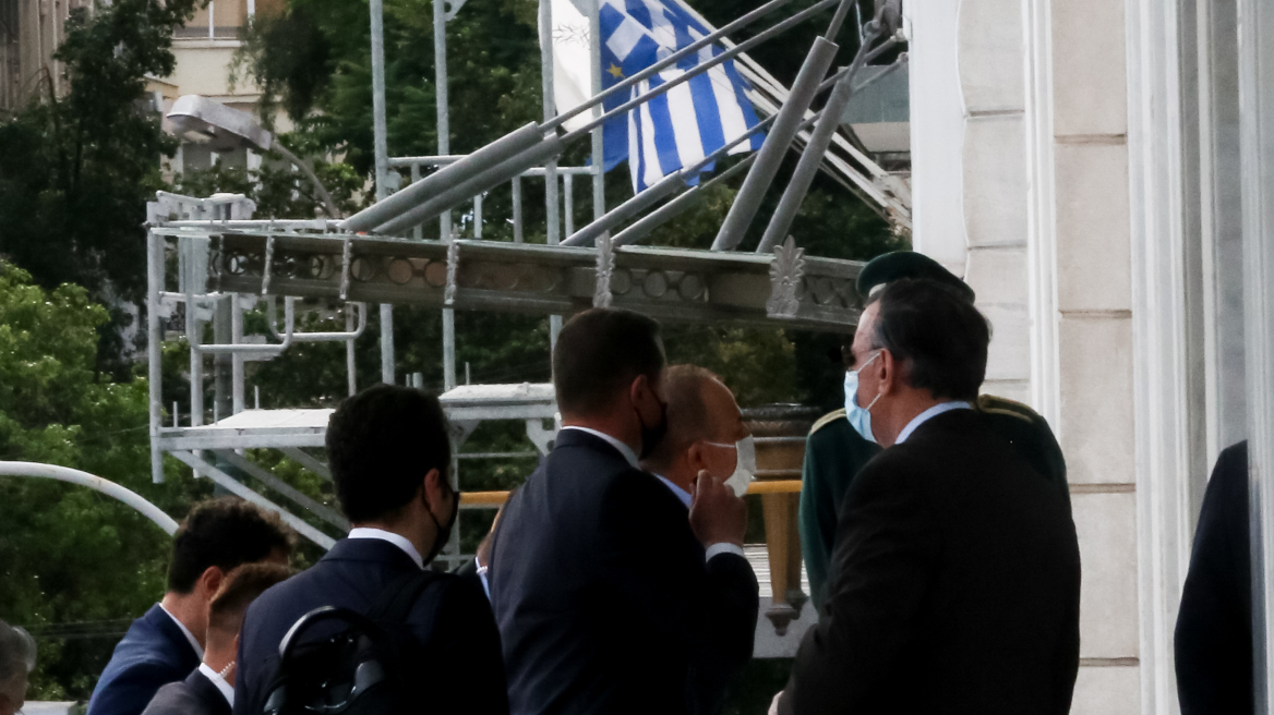 Δείτε φωτογραφίες: Έφτασε στην Αθήνα ο Τσαβούσογλου