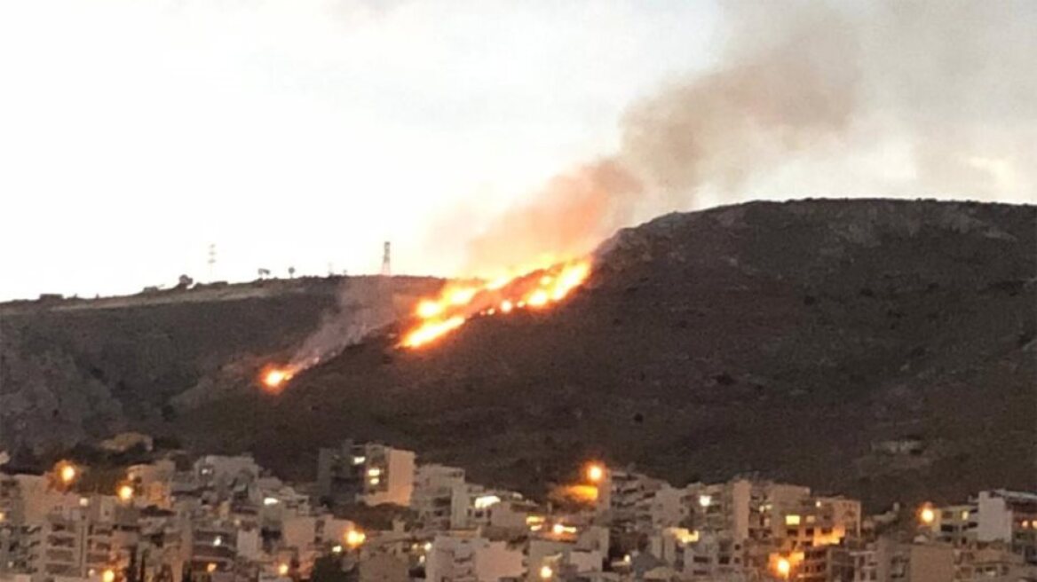 Φωτιά στο Σχιστό: Συνελήφθη άνδρας για πρόκληση εμπρησμού από αμέλεια - Δείτε βίντεο