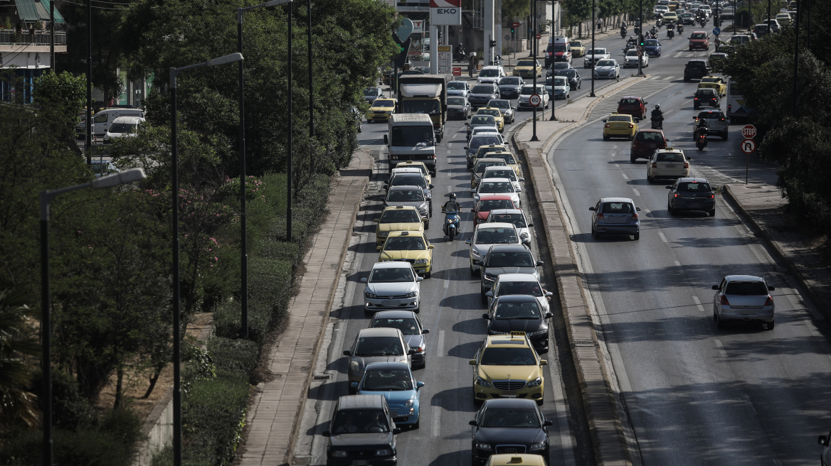 Κίνηση στους δρόμους: Πού έχει μποτιλιάρισμα τώρα - Δείτε live