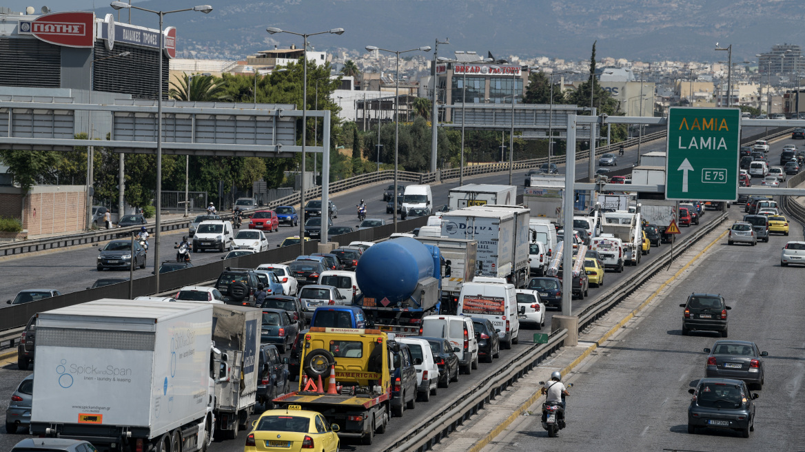 Κίνηση στους δρόμους: Μποτιλιάρισμα χιλιομέτρων στον Κηφισό - Live η κίνηση τώρα