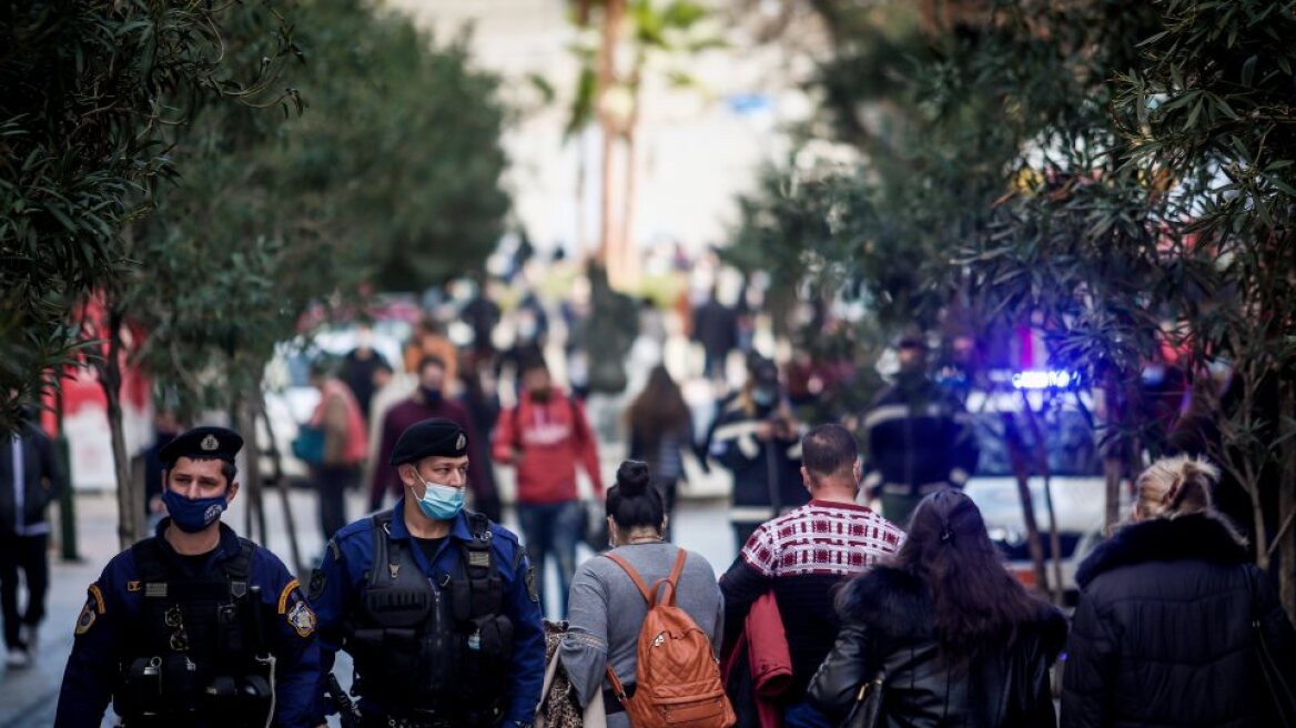 Κορωνοϊός - Καπραβέλος: Το τρίτο κύμα της πανδημίας δεν λέει να φύγει