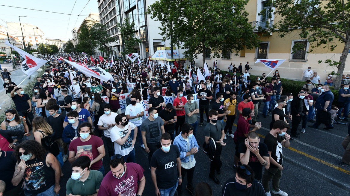 Σε εξέλιξη οι πορείες για το εργασιακό νομοσχέδιο - Κουτσούμπας: Να αποσυρθεί εδώ και τώρα