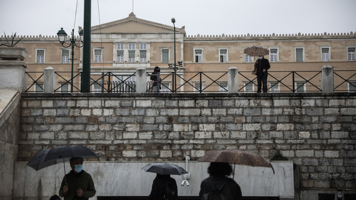 Καιρός: Καταιγίδες και χαλάζι την Τετάρτη σε Ιόνιο και Πελοπόννησο, βροχές στην Αθήνα - Νέοι χάρτες, βίντεο