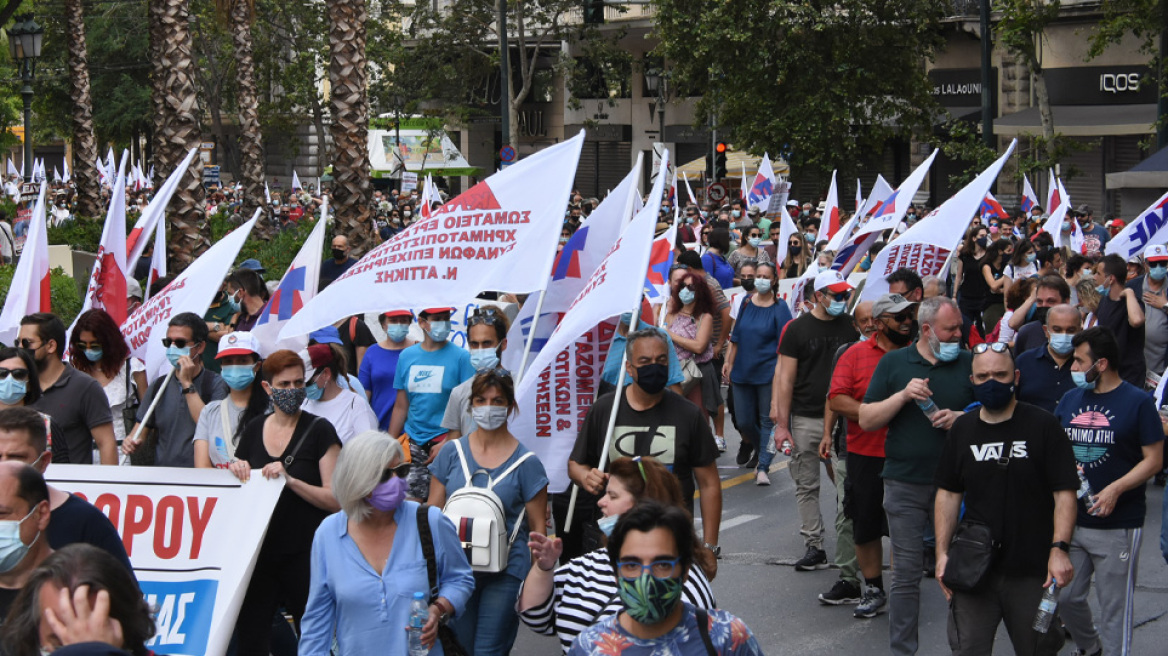 Ολοκληρώθηκαν οι απεργιακές συγκεντρώσεις: Ανοίγουν σταδιακά οι δρόμοι - Live εικόνα 