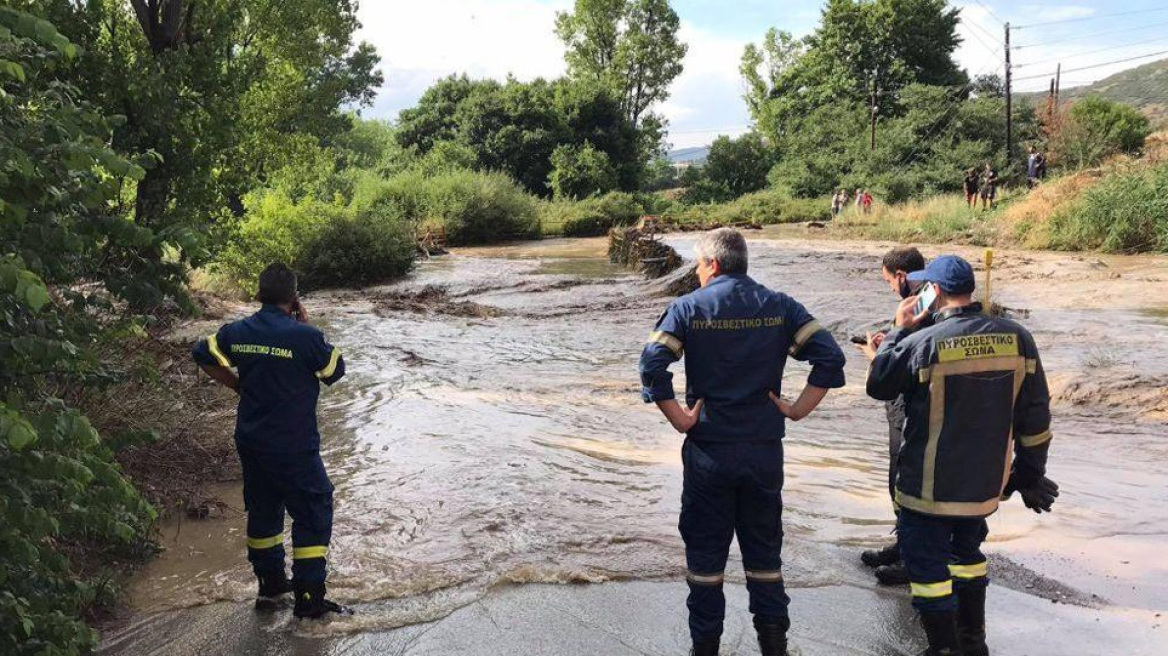 Θεσσαλονίκη: Νεκρός άνδρας από την κακοκαιρία-Το όχημά του παρασύρθηκε από τα νερά