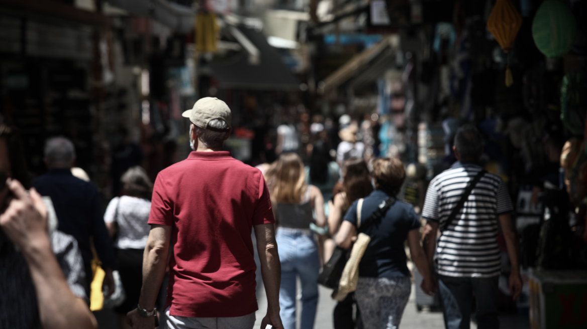 Χωρίς μάσκες σε εσωτερικούς χώρους οι εμβολιασμένοι τον Ιούλιο, δηλώνει μέλος της επιτροπής των λοιμωξιολόγων