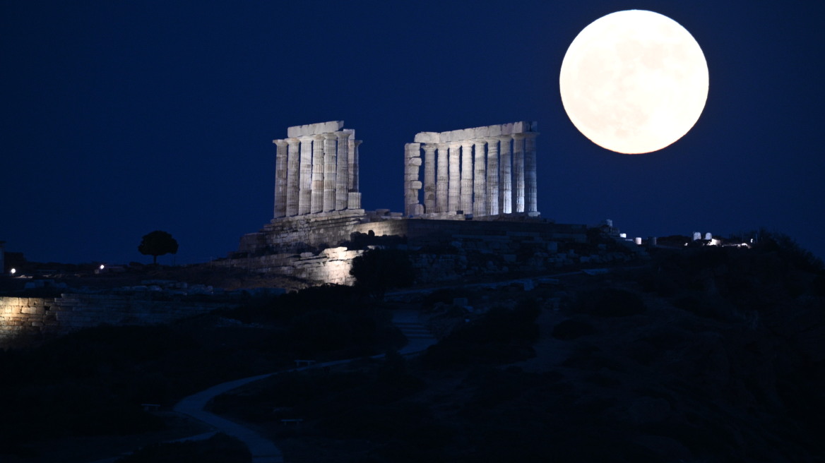 Η Πανσέληνος του Ιουνίου: Μαγικές οι εικόνες από τον Ναό του Ποσειδώνα