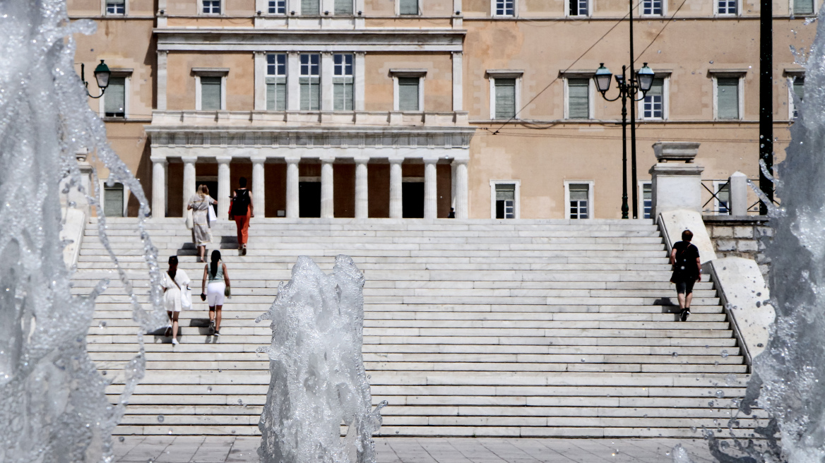 Καιρός στην Αθήνα - Καύσωνας: Πού θα φτάσει η θερμοκρασία σήμερα, 40άρια το Σαββατοκύριακο - Δείτε χάρτες του meteo