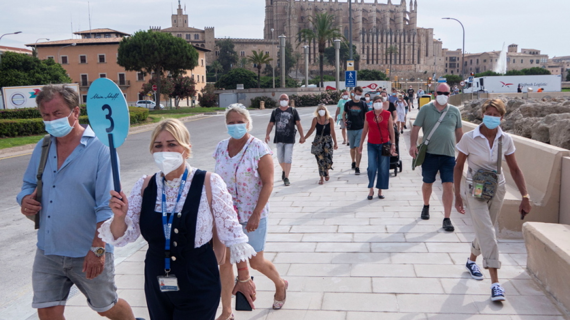 Ισπανία: Οι αρχές ερευνούν ένα ξέσπασμα Covid-19 μετά τις διακοπές εκατοντάδων φοιτητών στη Μαγιόρκα