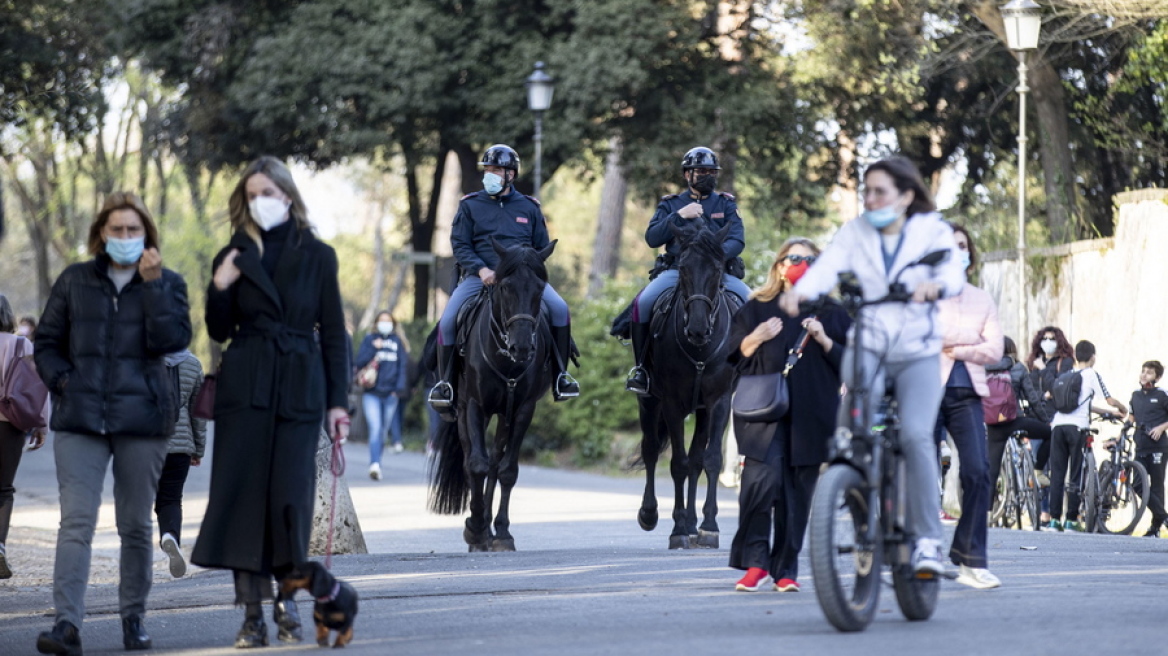 ΠΟΥ: Μάσκα, αποστάσεις και πλύσιμο χεριών και για τους πλήρως εμβολιασμένους λόγω της επέλασης της μετάλλαξης Δέλτα