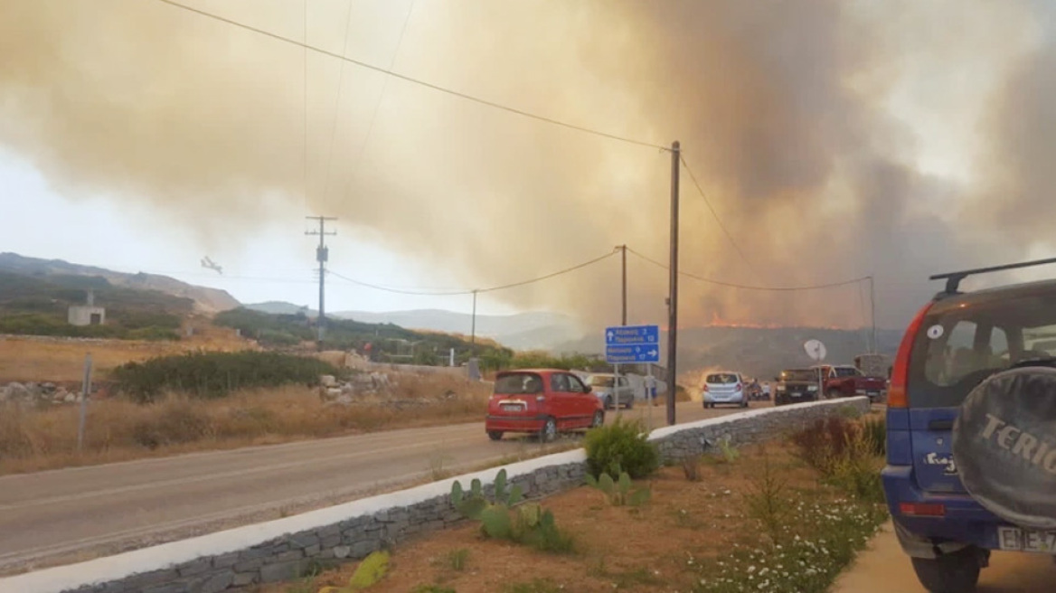 Πυρκαγιά στην Πάρο: Σε ύφεση - Χωρίς ενιαίο μέτωπο η φωτιά, διάσπαρτες οι εστίες