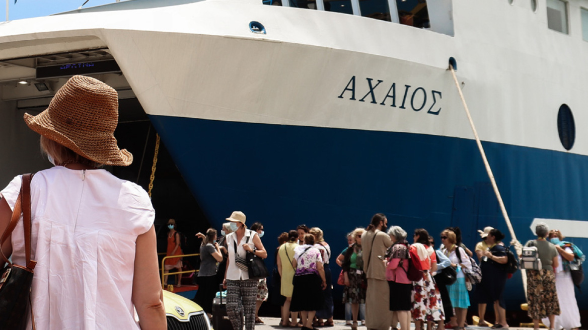 Μετακινήσεις στα νησιά: Πώς θα γίνονται από Δευτέρα με πλοία και αεροπλάνα