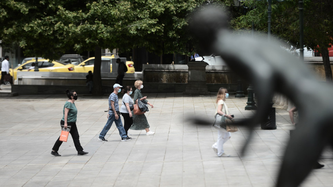 Κορωνοϊός: Ανεβαίνουν κρούσματα και θετικότητα - Σενάριο για επιστροφή της μάσκας