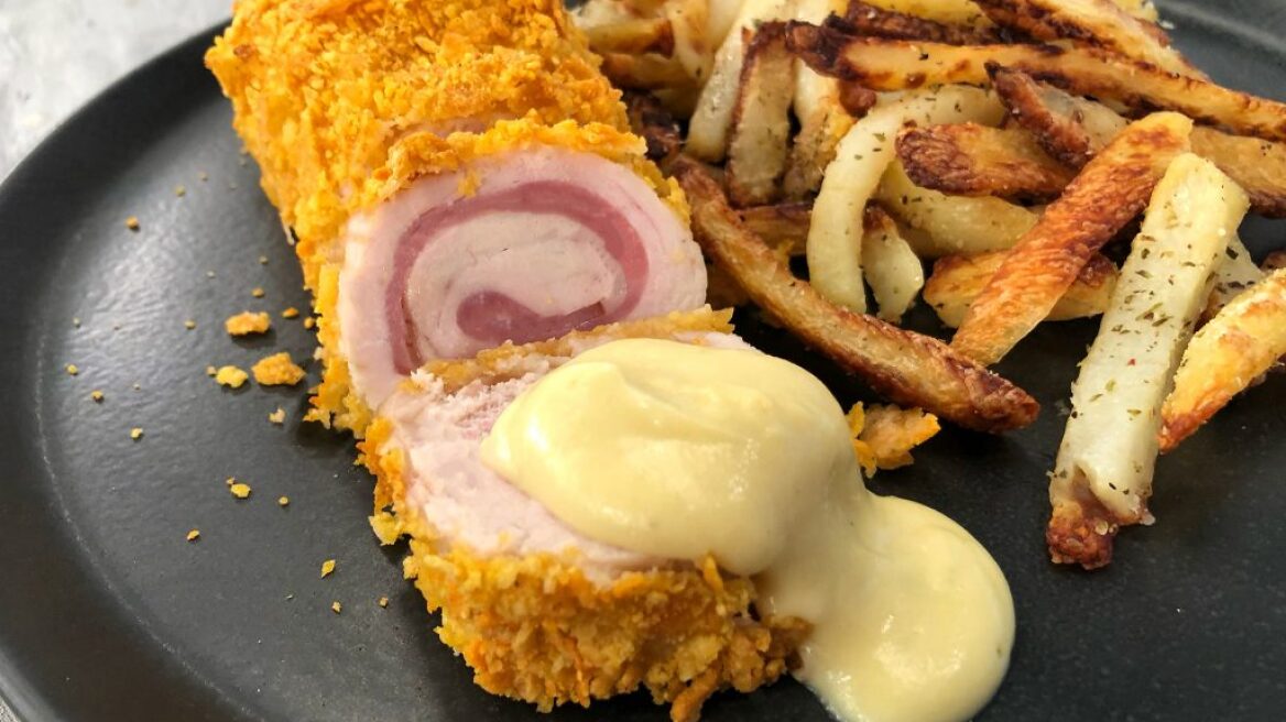 Κοτόπουλο Cordon Bleu με πατάτες σαν τηγανητές