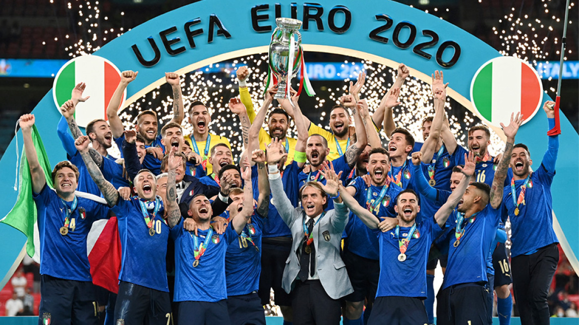 Euro 2020: Viva Italia! Σήκωσε το πρωτάθλημα Ευρώπης μέσα στο Λονδίνο - Δείτε βίντεο και φωτογραφίες