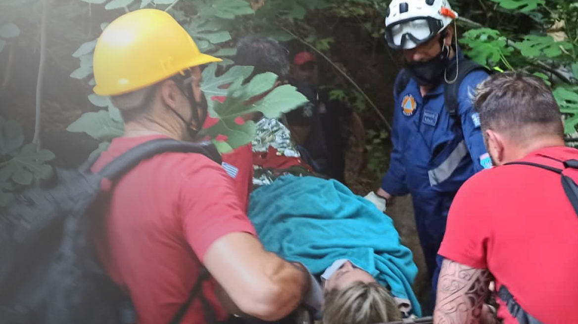 Λασίθι: Δείτε φωτογραφίες από τη διάσωση της Γαλλίδας από το φαράγγι του Ρίχτη