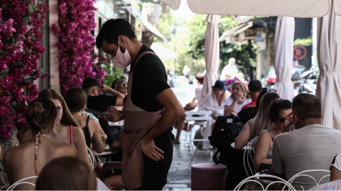 Βασιλακόπουλος: «Κοινή λογική» οι εσωτερικοί χώροι να λειτουργούν μόνο με εμβολιασμένους