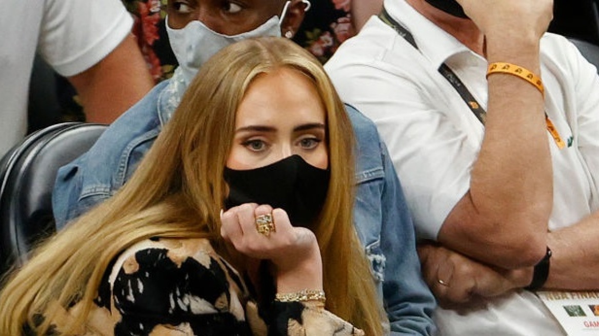 Αγνώριστη η Adele στους τελικούς του NBA - H σπάνια εμφάνιση και τα σχόλια των χρηστών στα social media