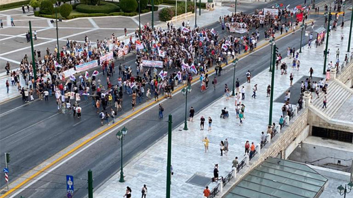 Πανεκπαιδευτικό συλλαλητήριο με... 100 άτομα έκλεισε την Αθήνα - Φωτογραφίες