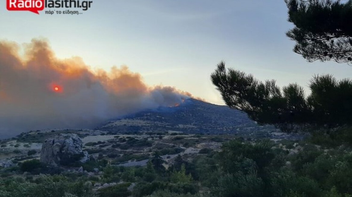 Λασίθι: Βελτιώνεται η εικόνα από την πυρκαγιά - Προβλέπεται ολονύχτια μάχη με τις φλόγες (Φωτογραφίες)