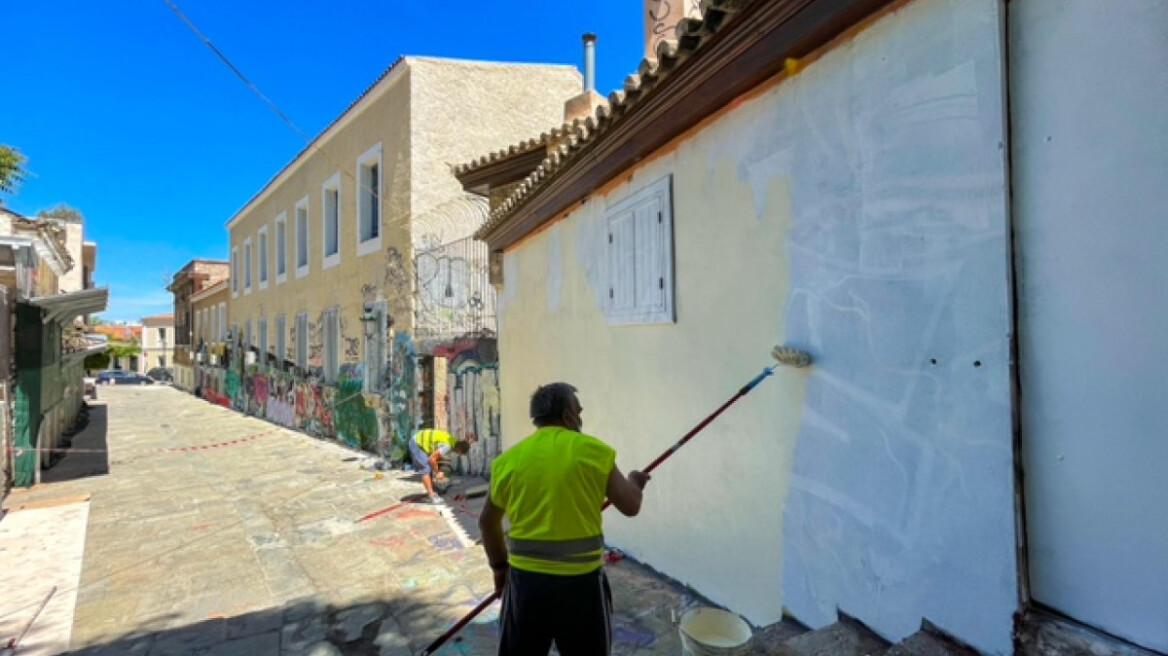 Αντιγκράφιτι παρέμβαση του Δήμου Αθηναίων - Καθαρίστηκαν επιφάνειες 8.200 τμ στην Πλάκα