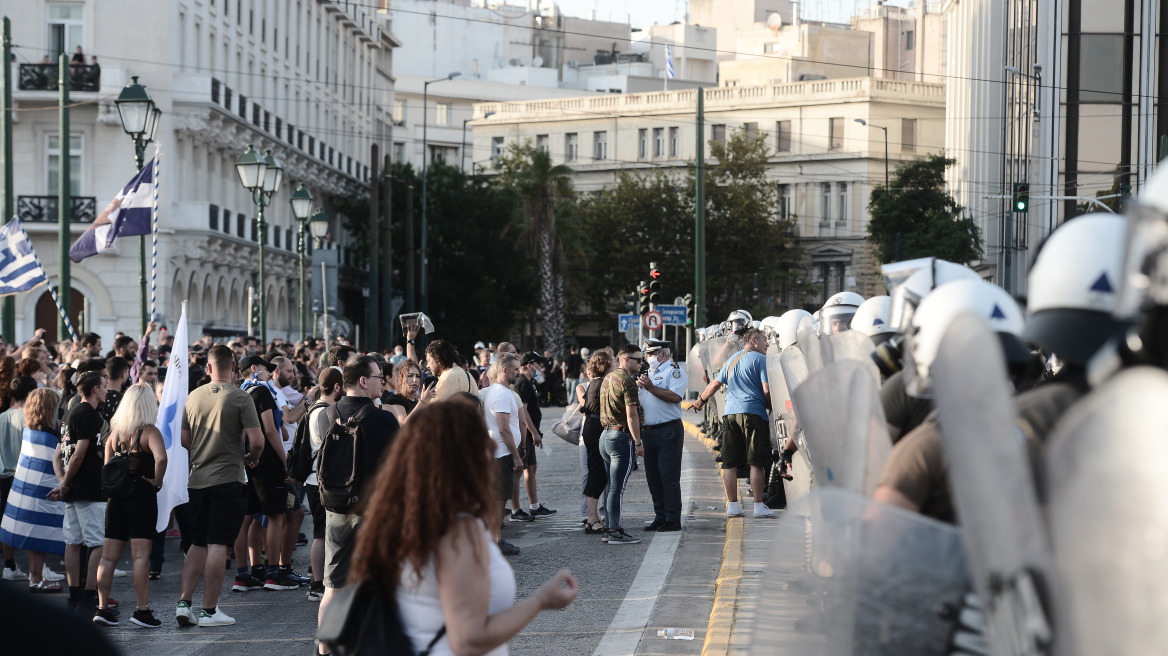 Νέες συγκεντρώσεις αντιεμβολιαστών σε Αθήνα, Θεσσαλονίκη και Πάτρα - Δείτε βίντεο και φωτογραφίες