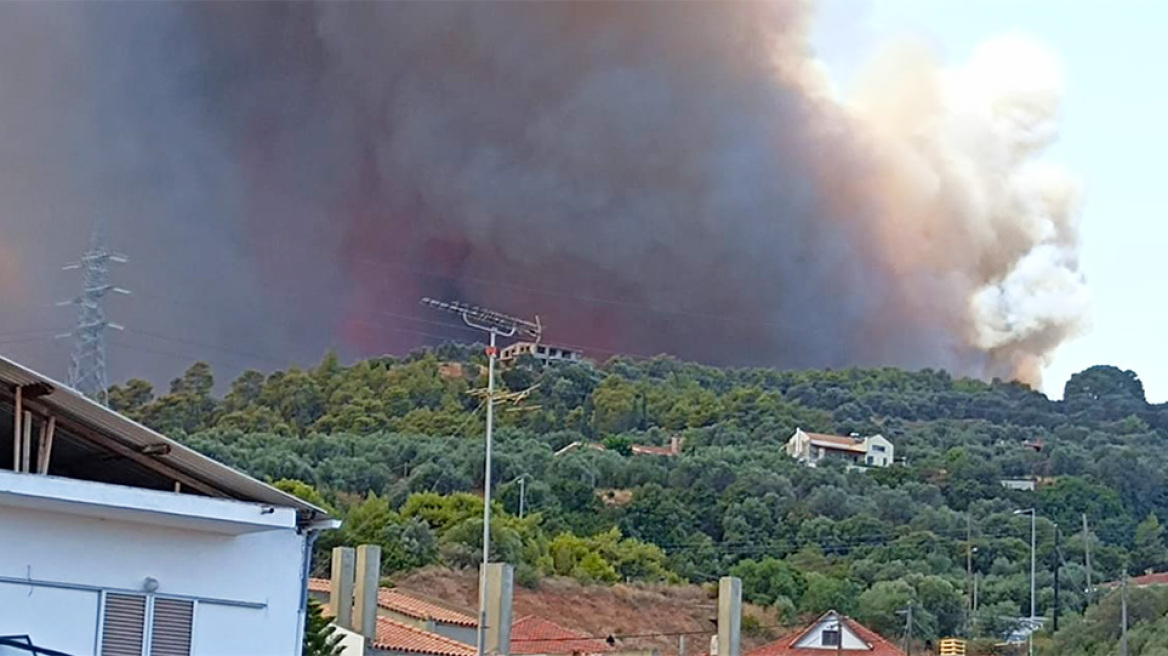 Μεγάλη πυρκαγιά στην Αχαΐα: Εκκενώνονται χωριά - Στο Λαμπίρι και στη Ζήρια οι φλόγες  