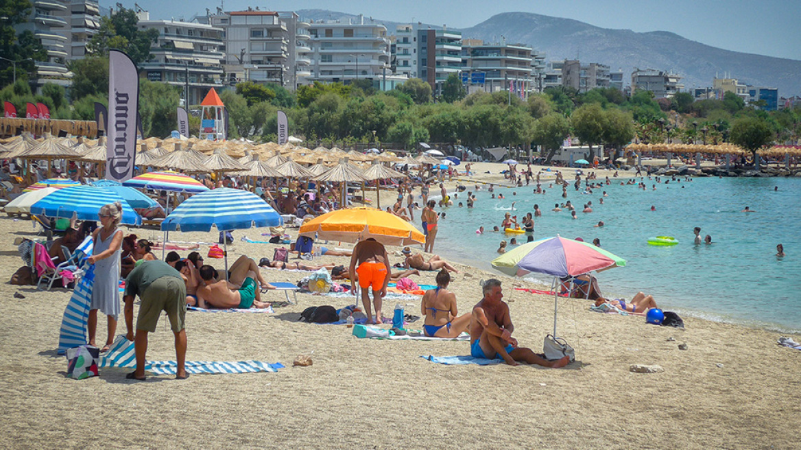 Καύσωνας: Στις παραλίες οι Αθηναίοι για «ανάσες δροσιάς» - Δωρεάν είσοδος σε οργανωμένες πλαζ  - Δείτε φωτογραφίες