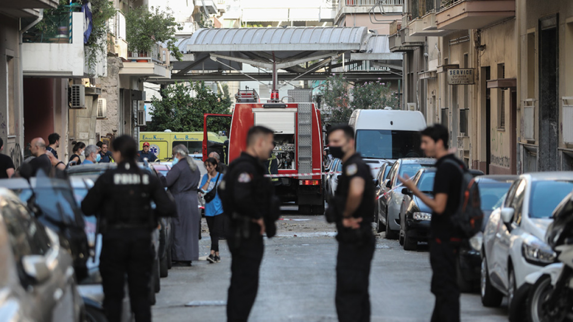 Φωτιά στα Πατήσια: Γιαγιά και εγγονός τα θύματα της έκρηξης