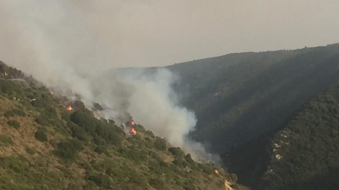 Μεσσηνία: Σε εξέλιξη η φωτιά στο Βασιλίτσι - Επέστρεψαν στα σπίτια τους οι κάτοικοι της κοινότητας